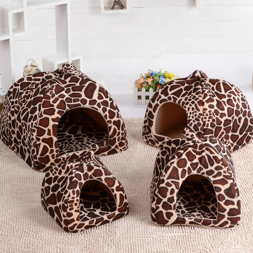 Soft Strawberry Pet House – Cozy Kennel Tent for Small Dogs & Cats