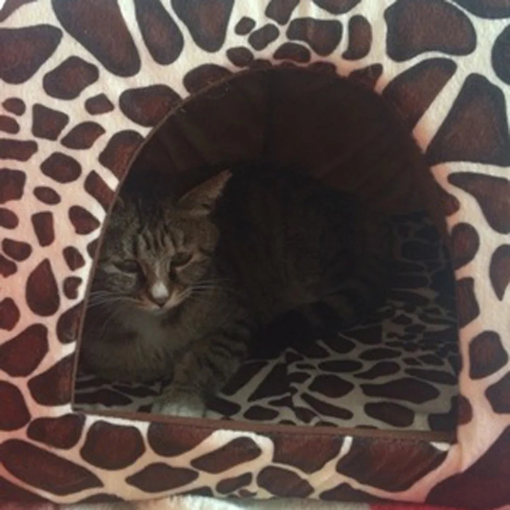 Soft Strawberry Pet House – Cozy Kennel Tent for Small Dogs & Cats
